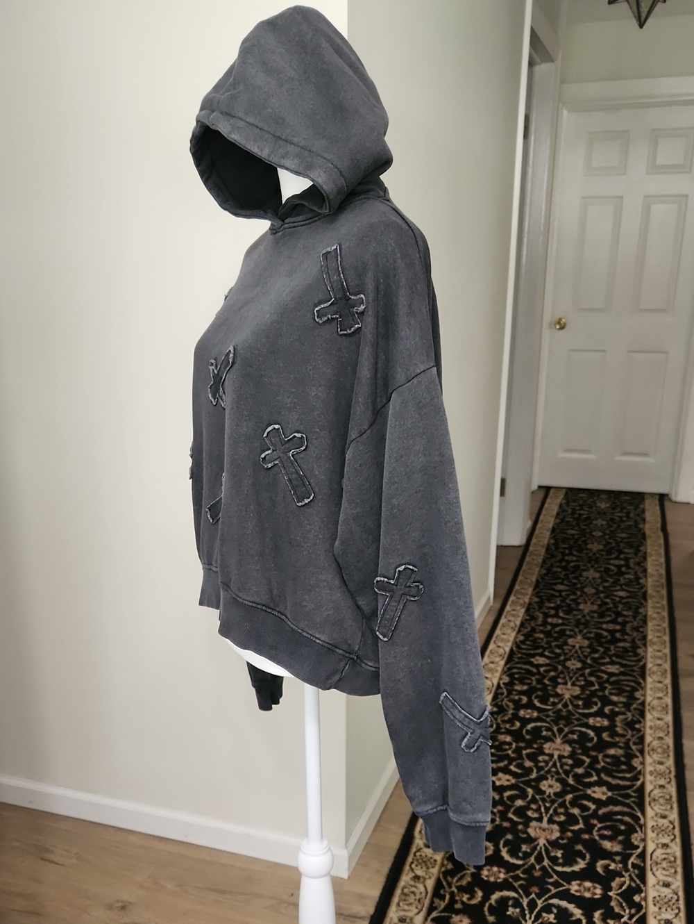 Daisy Street Black Cross Patch Cropped Hoodie Pullover Size XS OVERSIZED - Picture 3 of 15